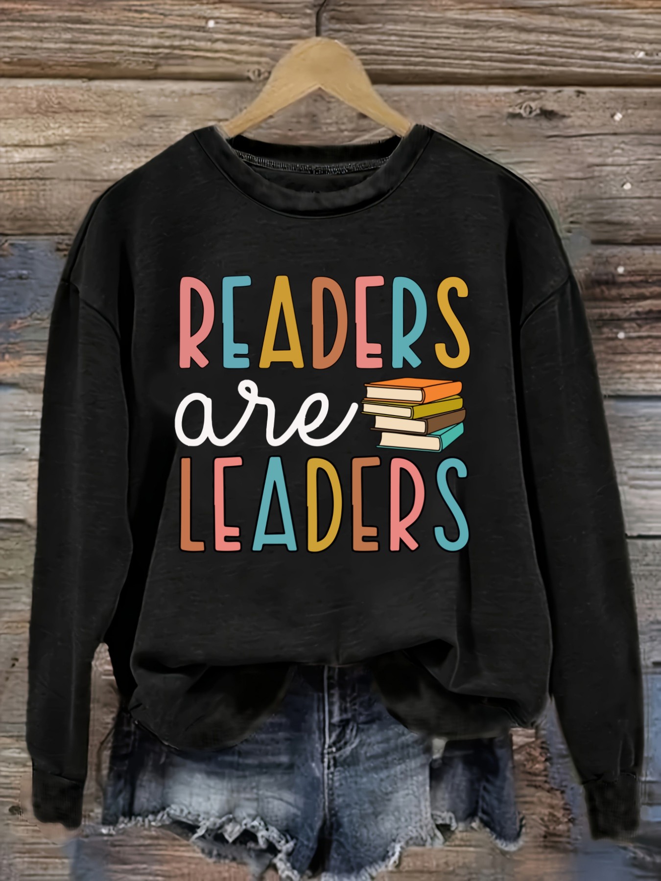 Books - เสื้อยืดแขนยาวคอกลมลำลองสำหรับผู้หญิง ลายซ้อนกันของหนังสือ 