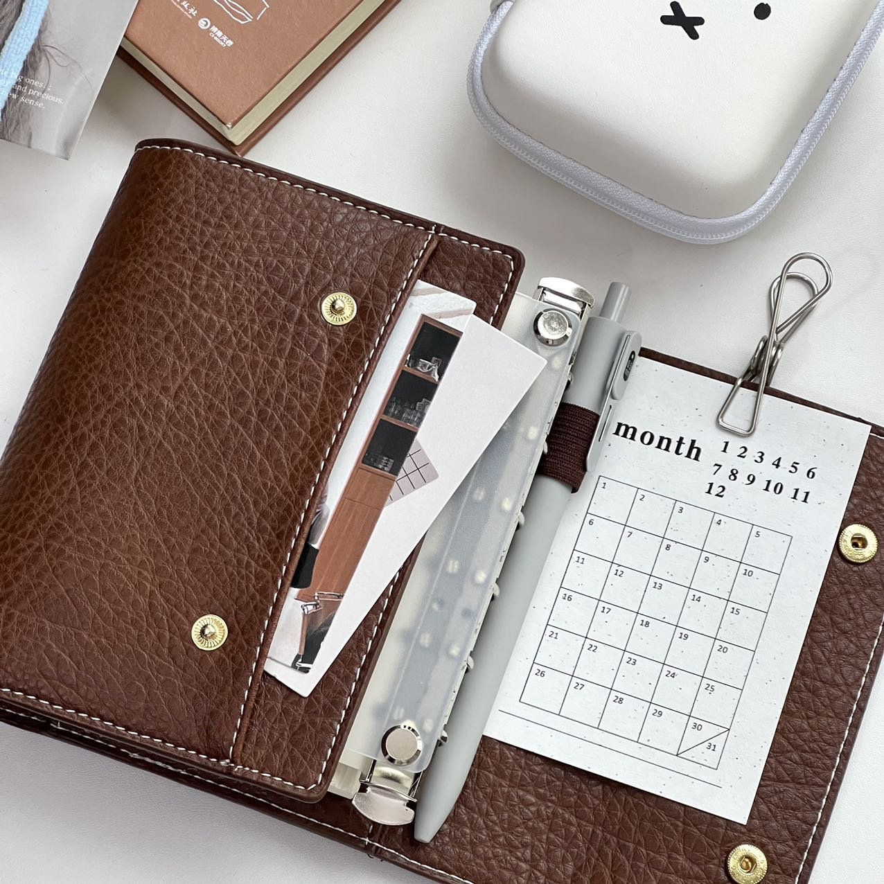 Vintage Leather Journal Notebook - สมุดบันทึกแบบสามพับ ขนาดเดียว รุ่น A7 ปกหนังนิ่มสีน้ำตาลสไตล์เรโทร พร้อมหน้ากระดาษด้านในแบบ